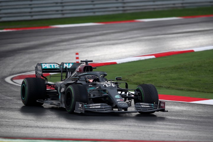 VC Turecka: Hamilton získal siedmy titul majstra sveta! Vyhral bláznivé preteky v Istanbule